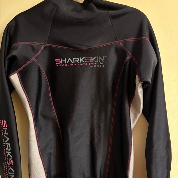 Sharkskin Diving top - Picture 3 of 3